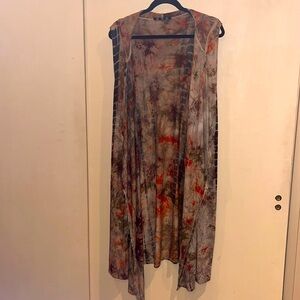 Coin 1804 sleeveless duster with hoodie and pockets size medium/ fall colors
